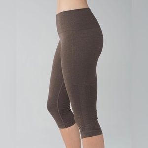 Lululemon In The Flow Crop II
Heathered Bark Chocolate